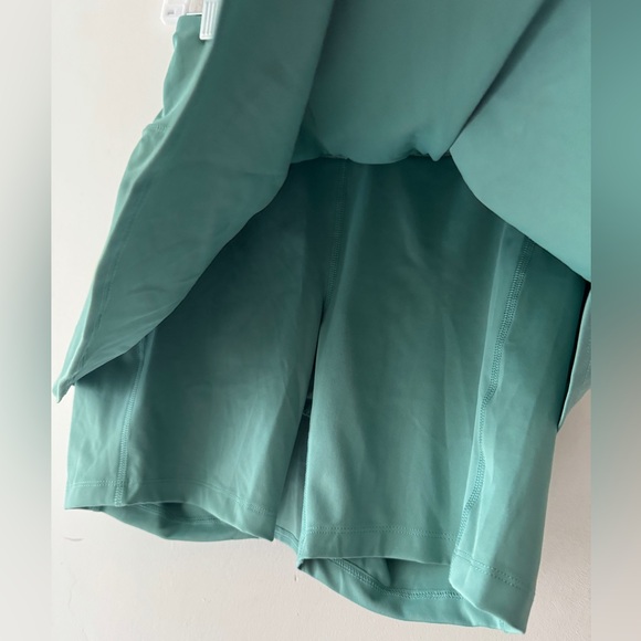 NEW!! Old Navy Sea Green Extra High-Waisted PowerSoft Pleated Skort - Picture 4 of 9